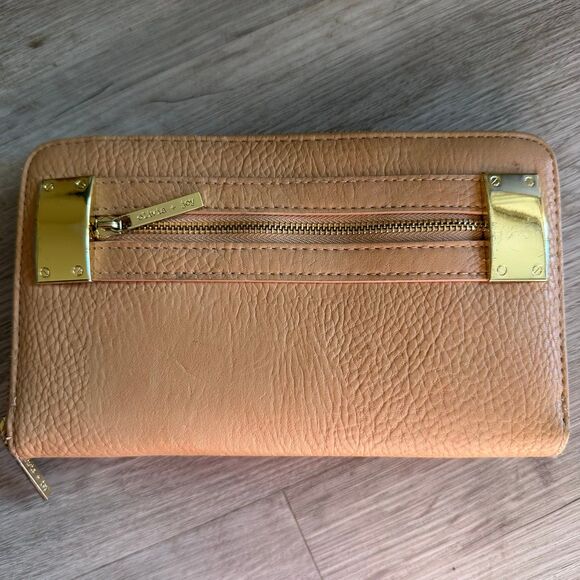 Olivia + Joy New York Large Zip Around Wallet Champagne Pebbled Faux Leather - Picture 3 of 12